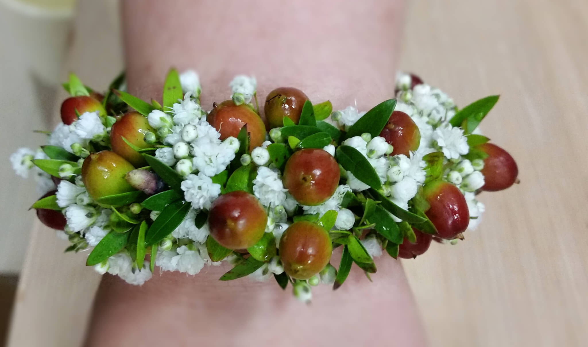 Blumen-Armband mit Beeren