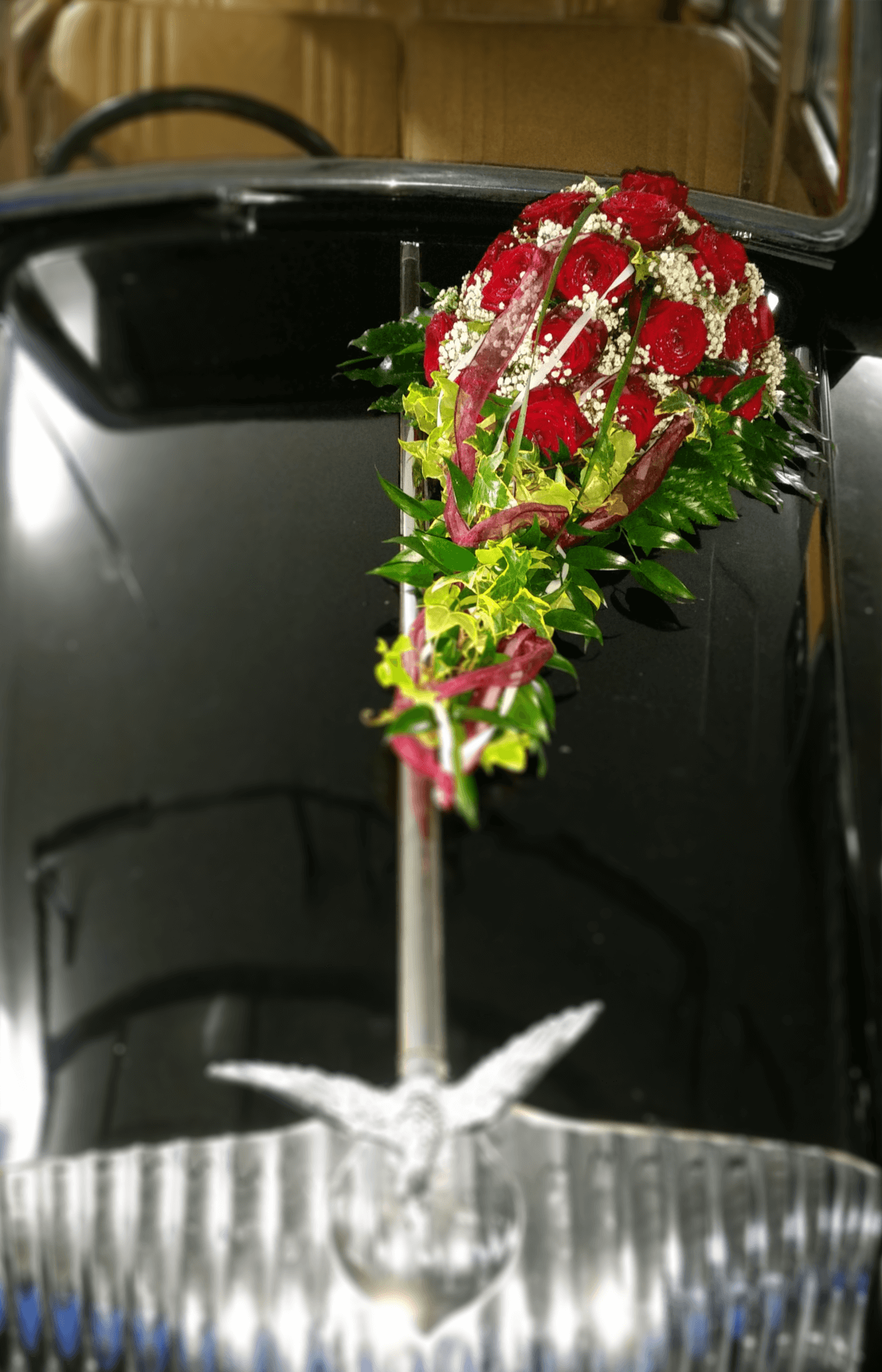 Rolls Royce Autodeko mit roten Rosen
