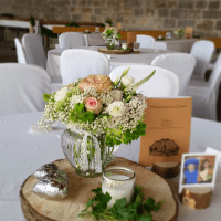 Tischdeko für Hochzeit im Landhausstil